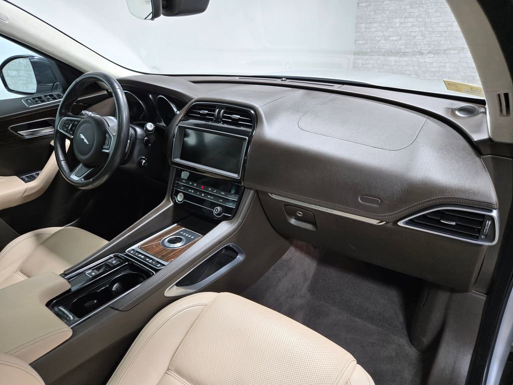 Used 2020 Jaguar F-PACE Prestige AWD/4WD image 57