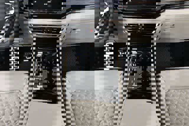 New 2025 Volkswagen Atlas SEL Premium R-Line image 19