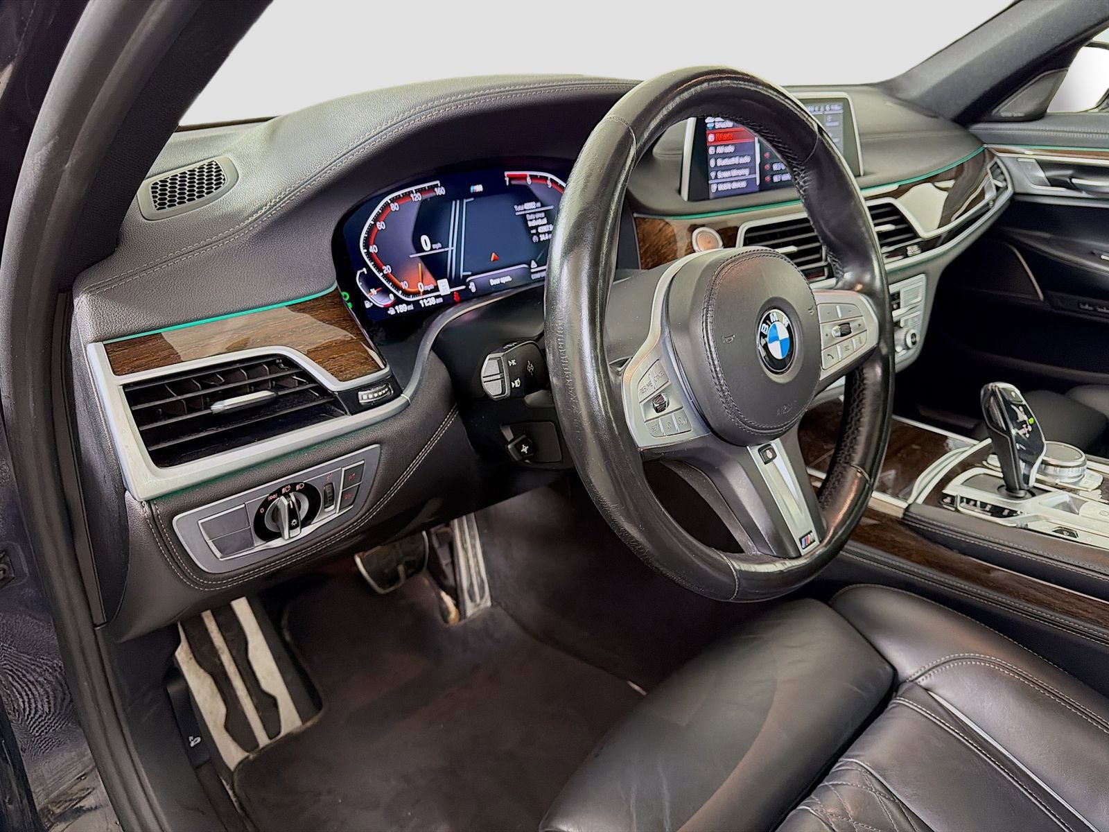 Used 2022 BMW 750i xDrive w/ M Sport Package AWD/4WD image 10