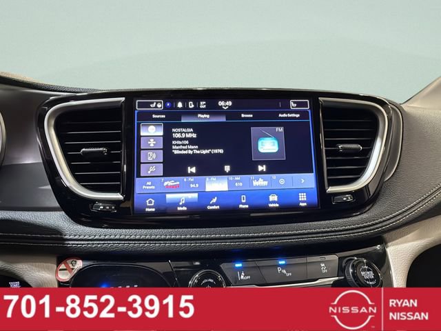 Used 2023 Chrysler Pacifica Touring-L image 21