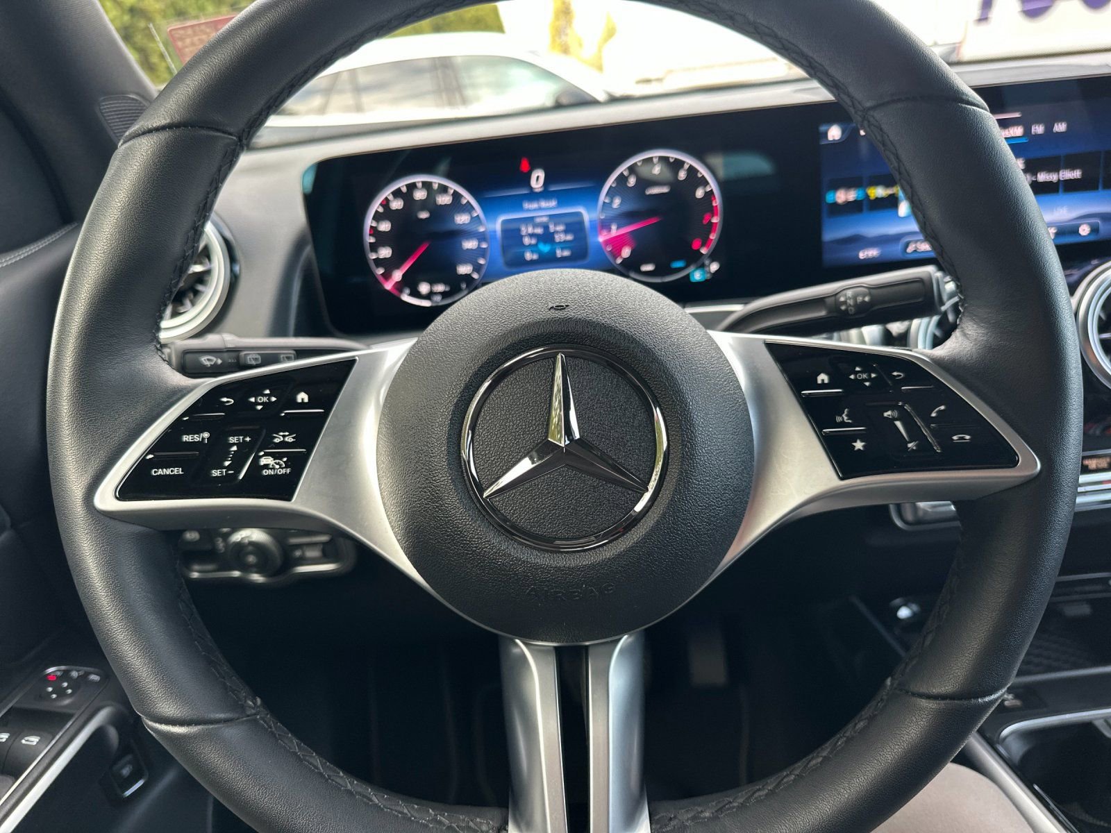 Certified 2025 Mercedes-Benz GLB 250 4MATIC image 22