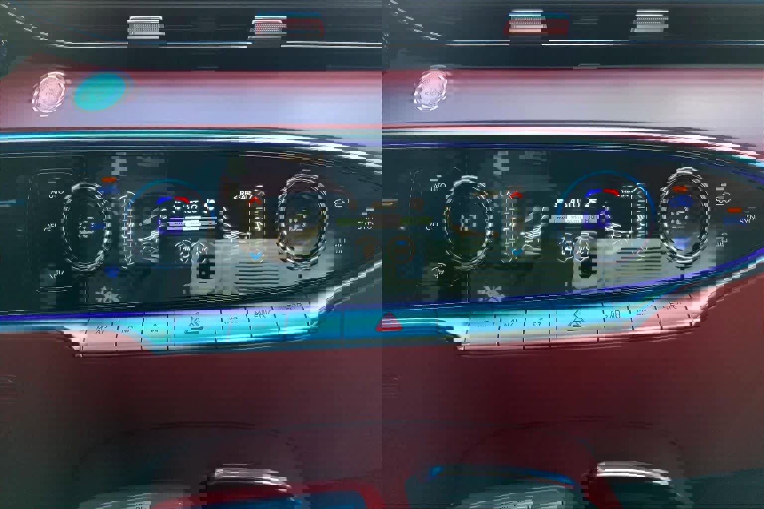 Used 2023 Genesis GV70 2.5T w/ Sport Prestige Package AWD/4WD image 34