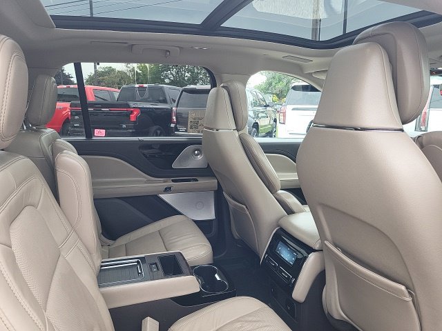 Used 2020 Lincoln Aviator Reserve w/ Equipment Group 202A AWD/4WD image 18
