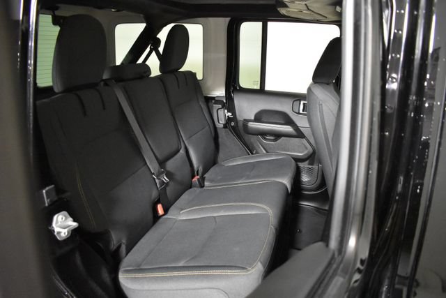 Used 2025 Jeep Wrangler Unlimited Sahara AWD/4WD image 32