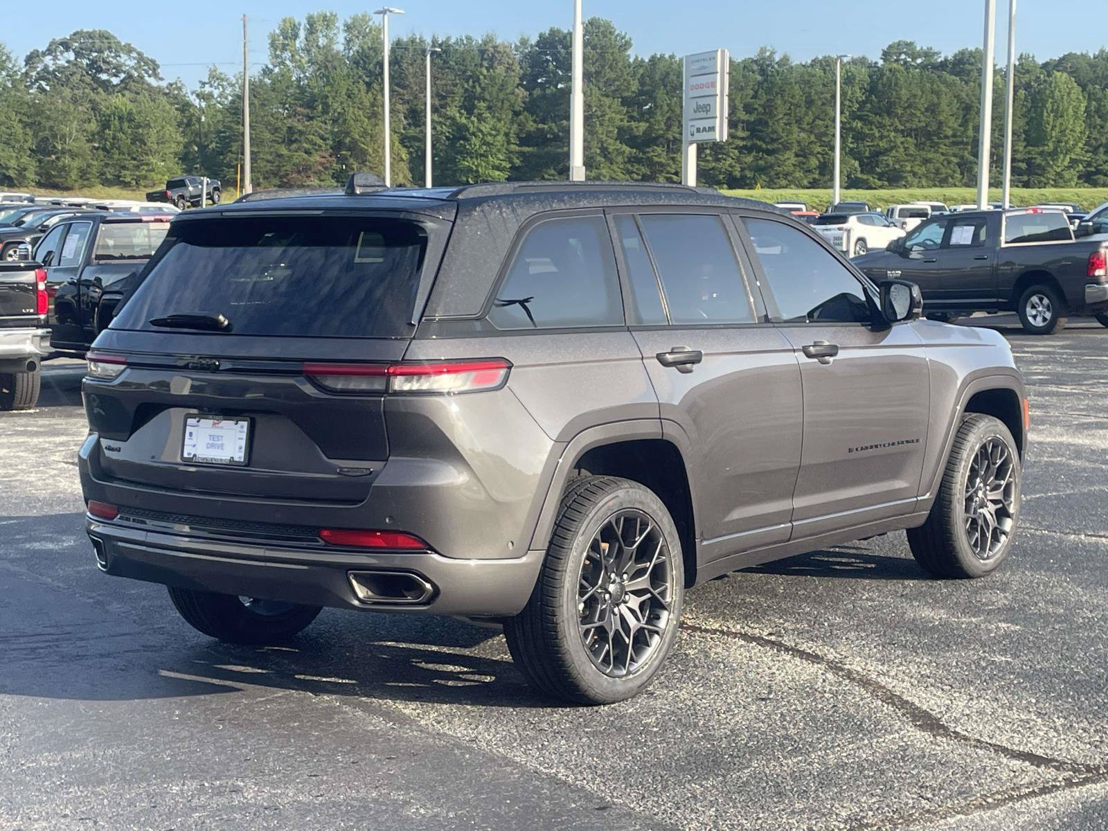 Certified 2025 Jeep Grand Cherokee Summit w/ Obsidian Package AWD/4WD image 3