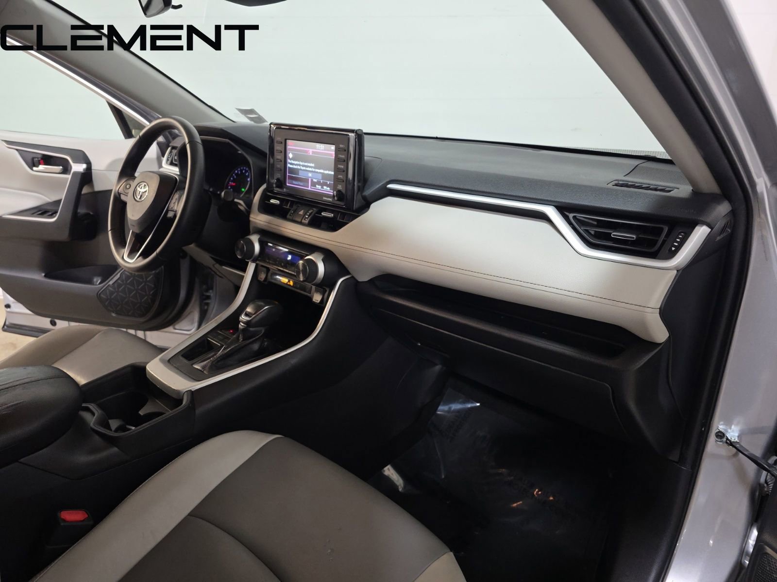 Used 2021 Toyota RAV4 XLE Premium image 37