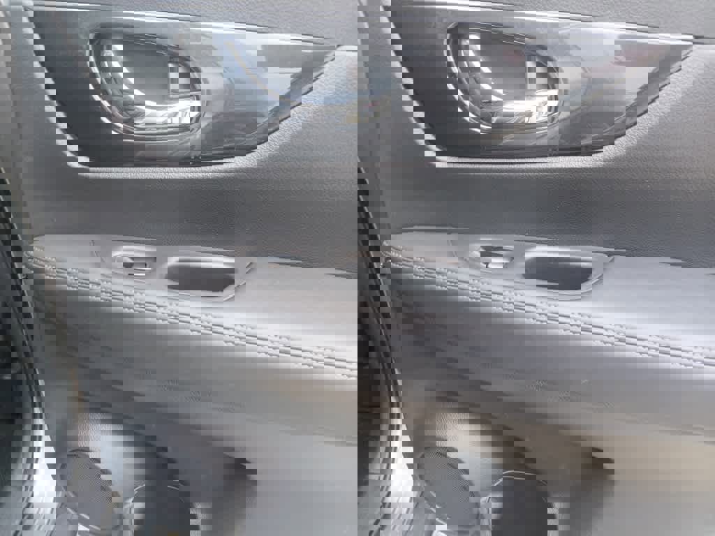 Used 2019 Nissan Rogue SV image 24