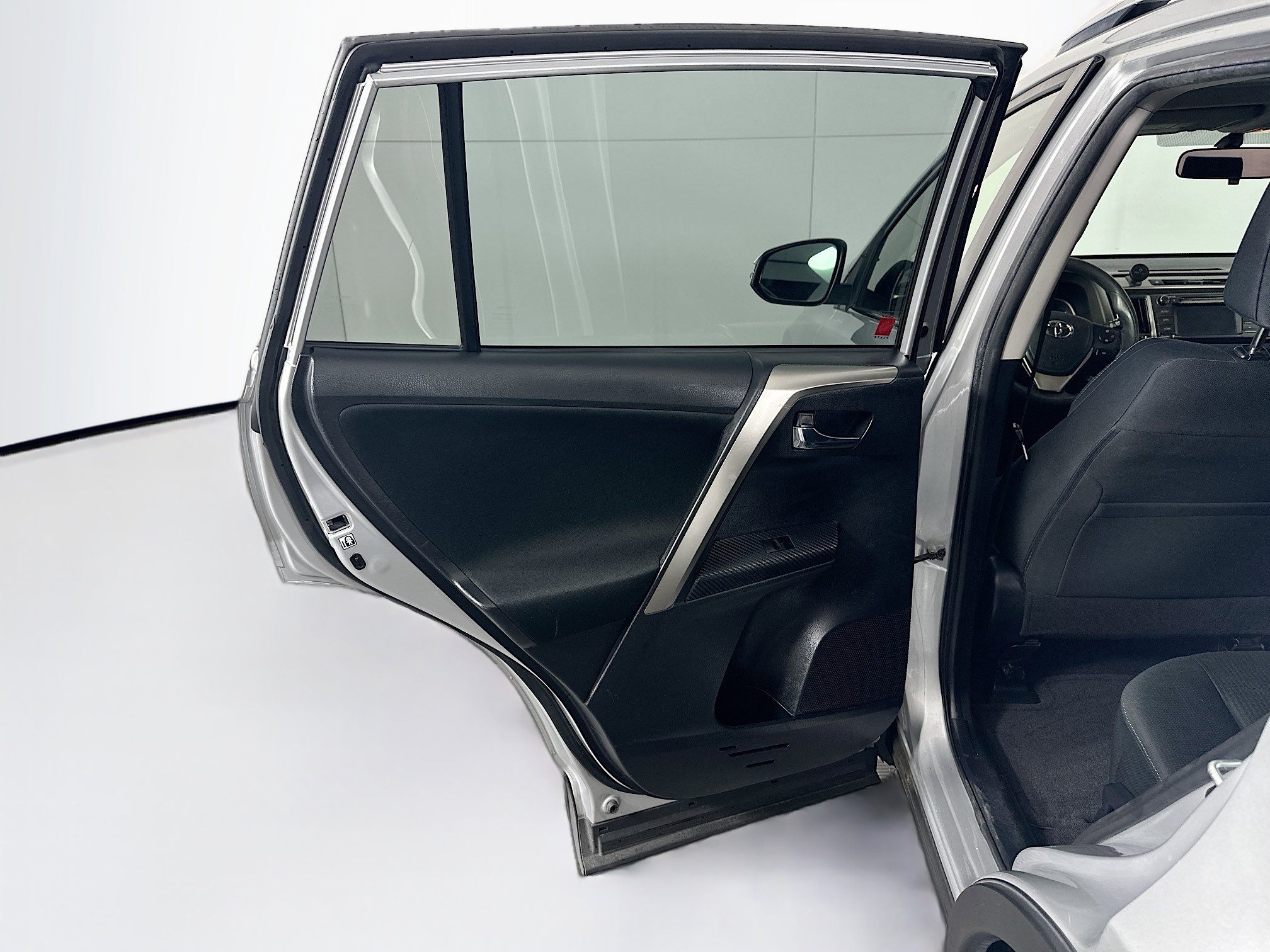 Used 2015 Toyota RAV4 XLE image 25