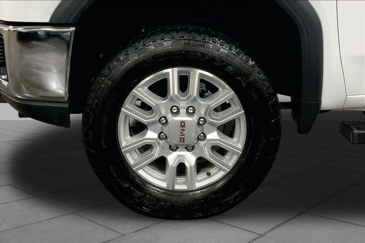 Used 2022 GMC Sierra 2500 SLE w/ SLE Value Package; AWD/4WD image 11