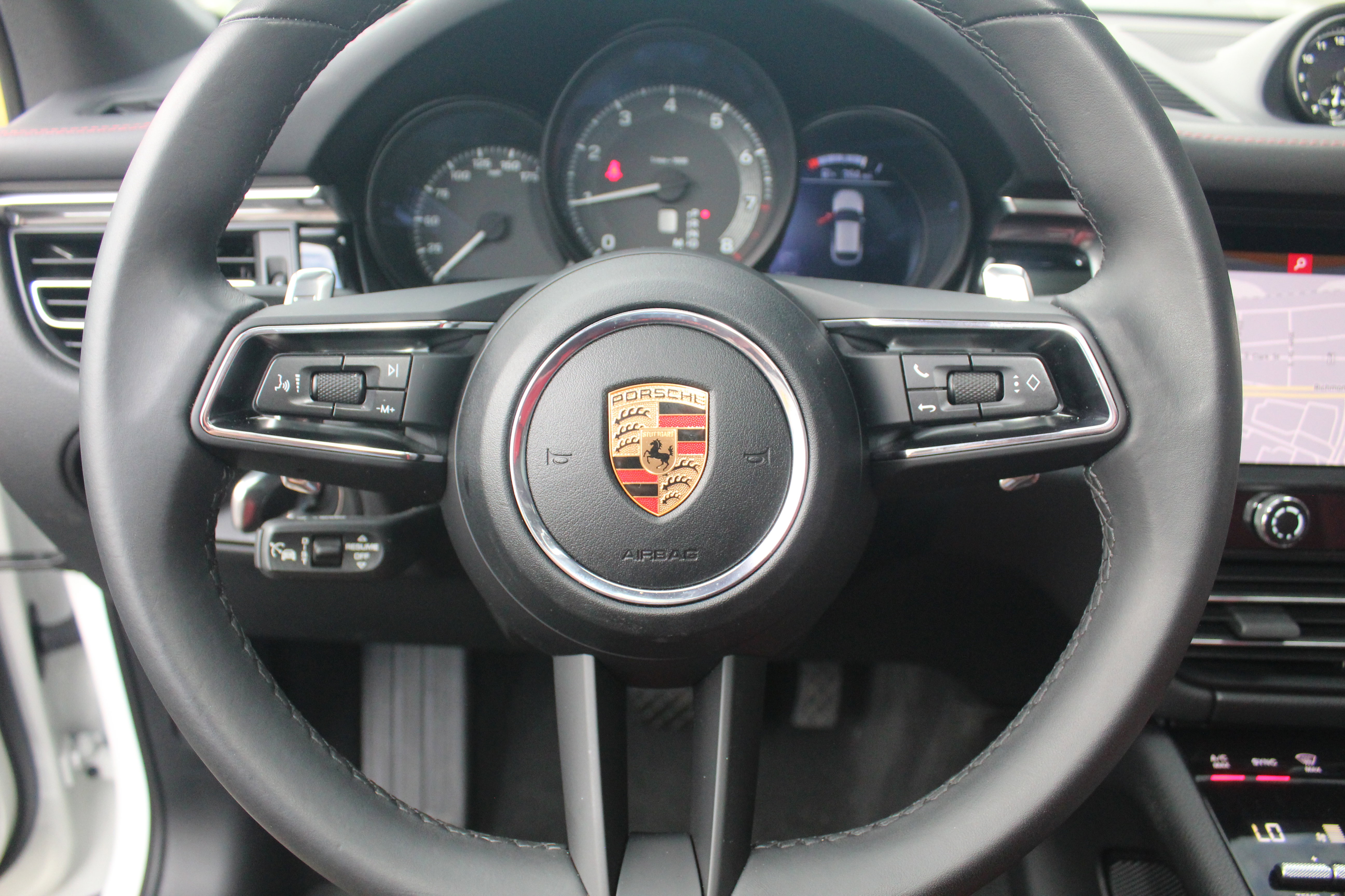 Certified 2025 Porsche Macan image 19