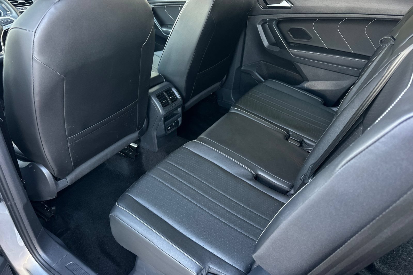 Used 2023 Volkswagen Tiguan SE FWD image 12