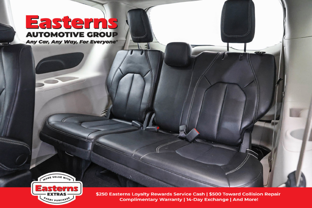 Used 2023 Chrysler Pacifica Touring-L FWD image 27