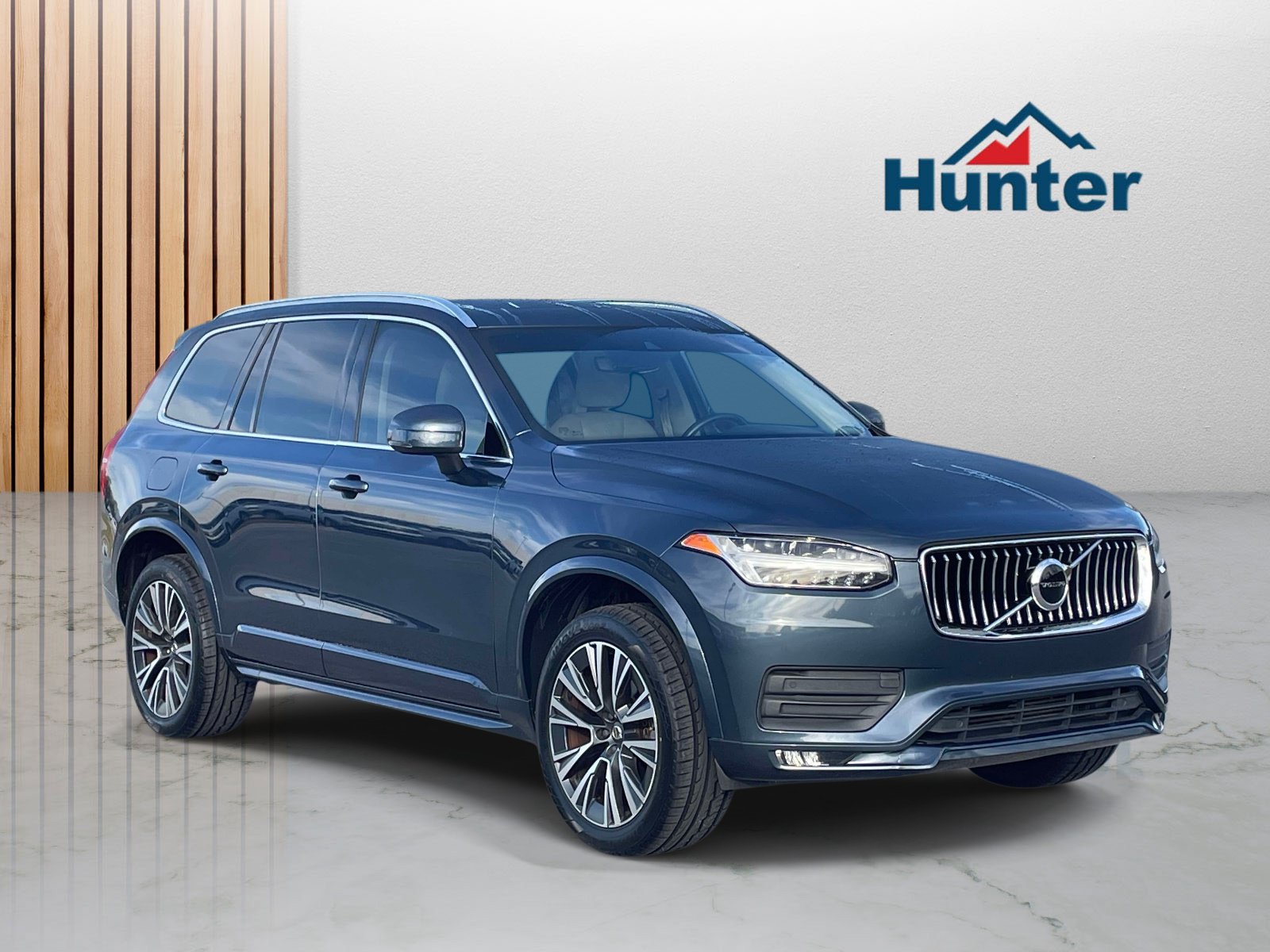 Used 2020 Volvo XC90 T5 Momentum w/ Protection Package Premier FWD image 1