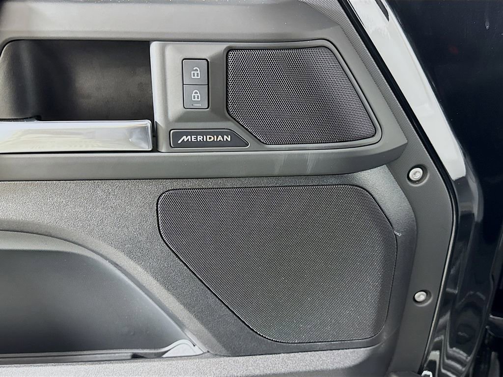 Used 2025 Land Rover Defender 110 S image 18