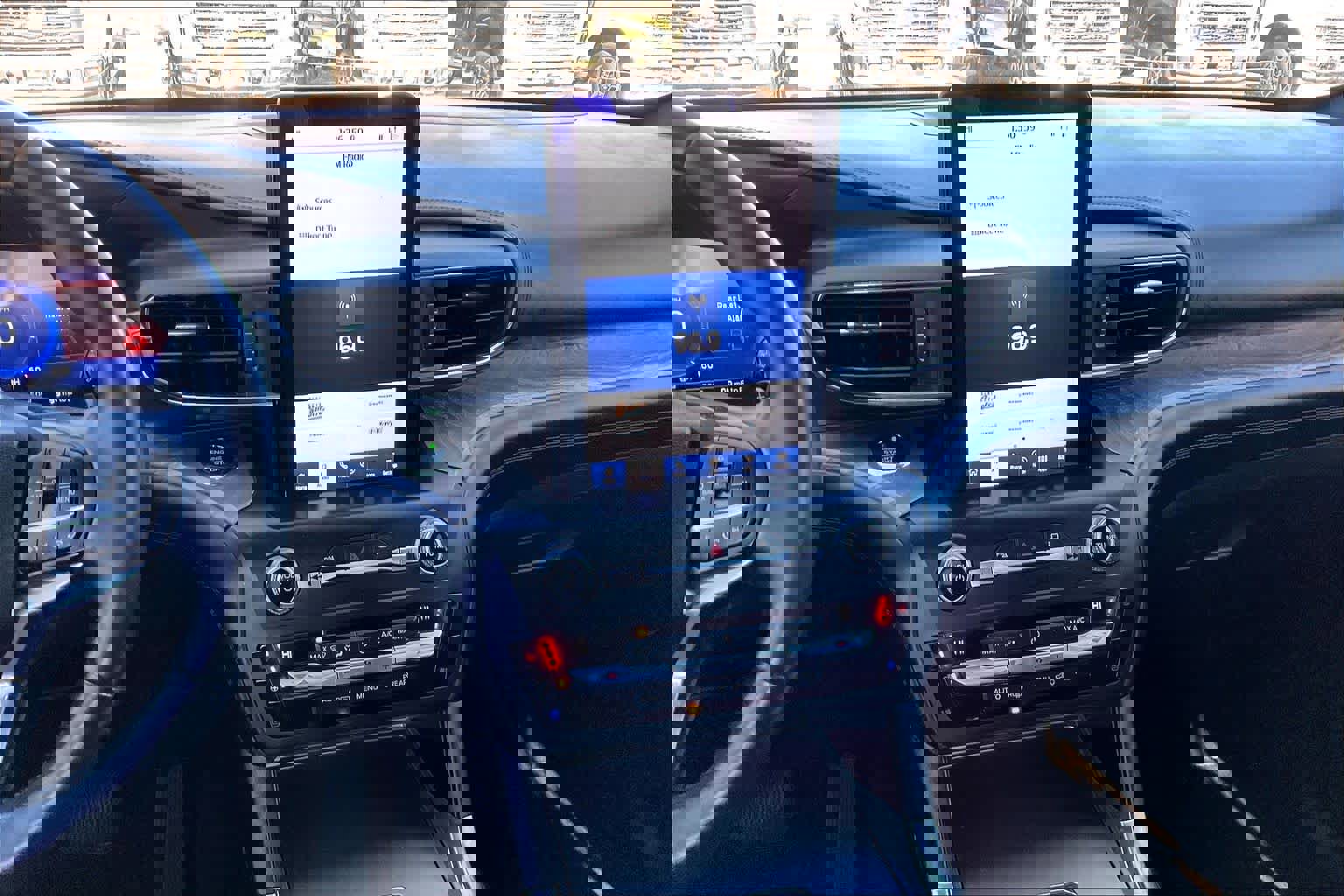 Used 2020 Ford Explorer Platinum w/ Premium Technology Package image 11