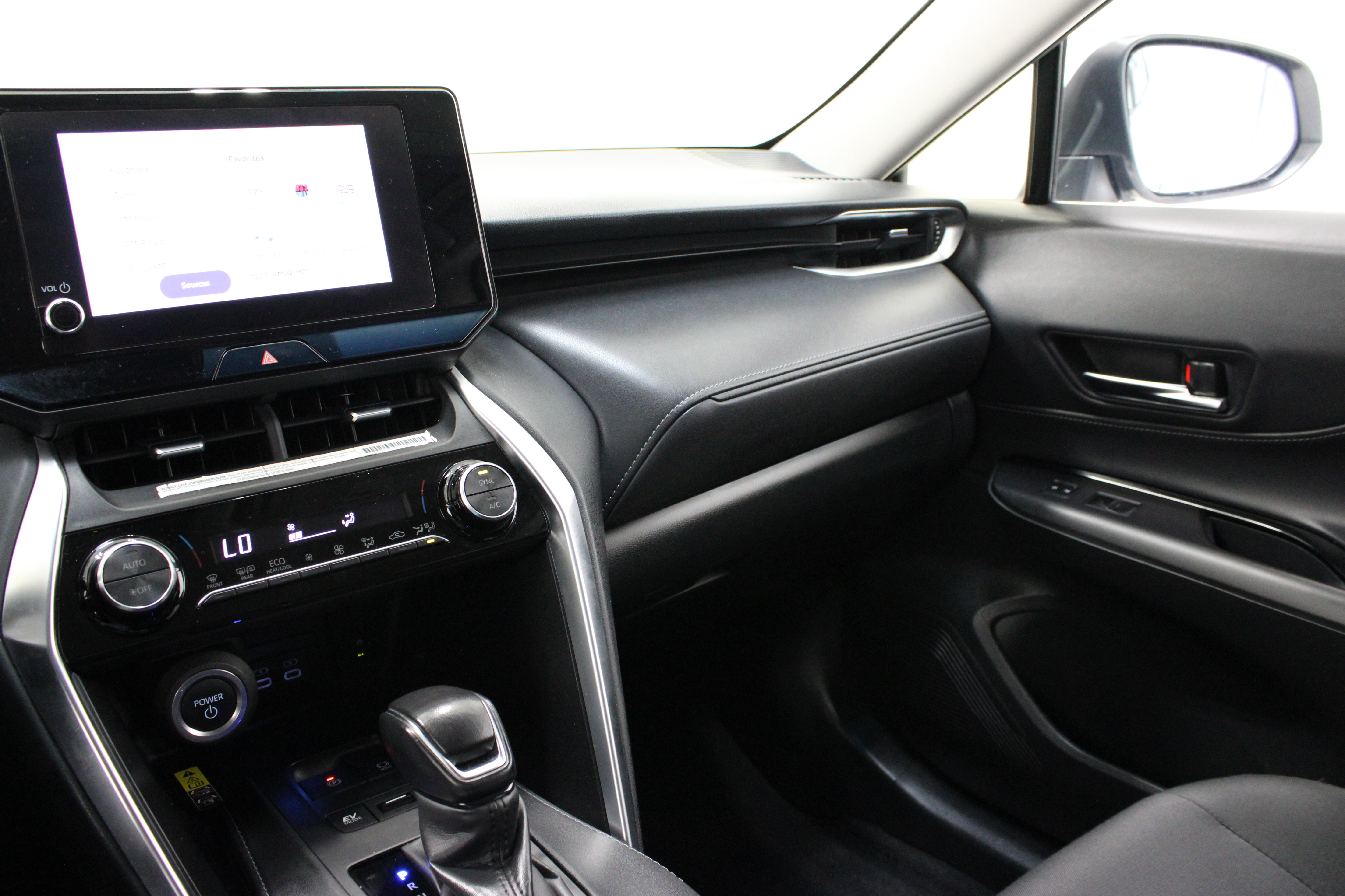 Certified 2023 Toyota Venza LE AWD/4WD image 16