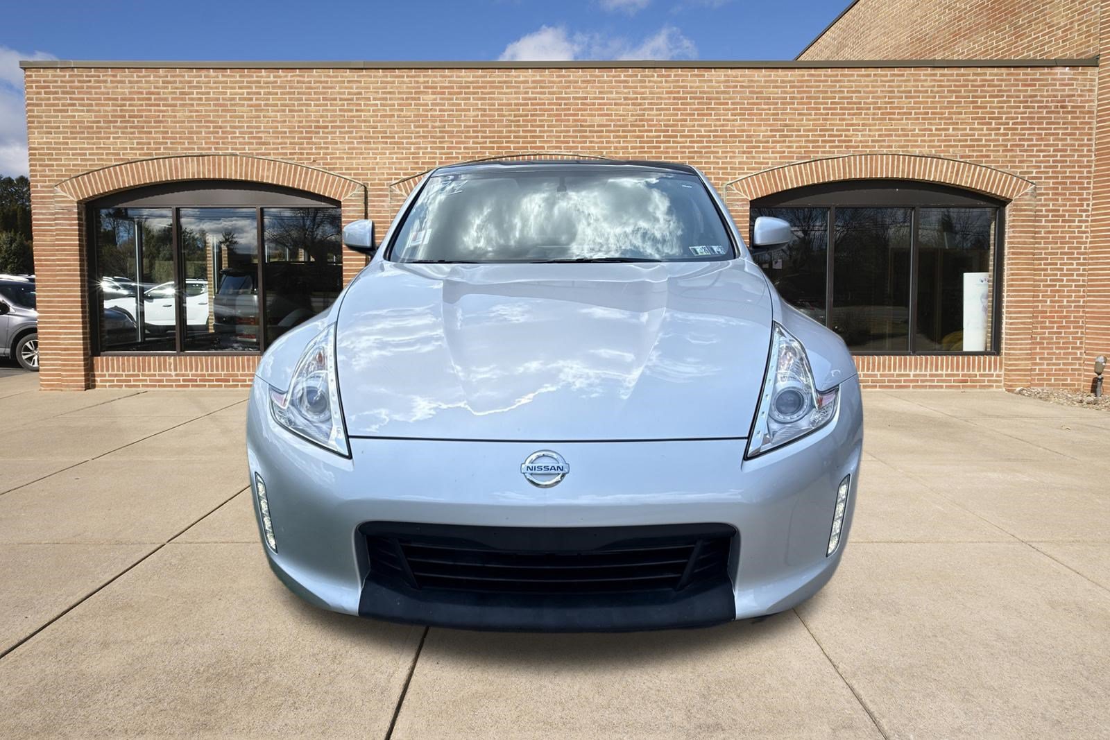 Used 2014 Nissan 370Z Touring w/ Sport Package RWD image 9