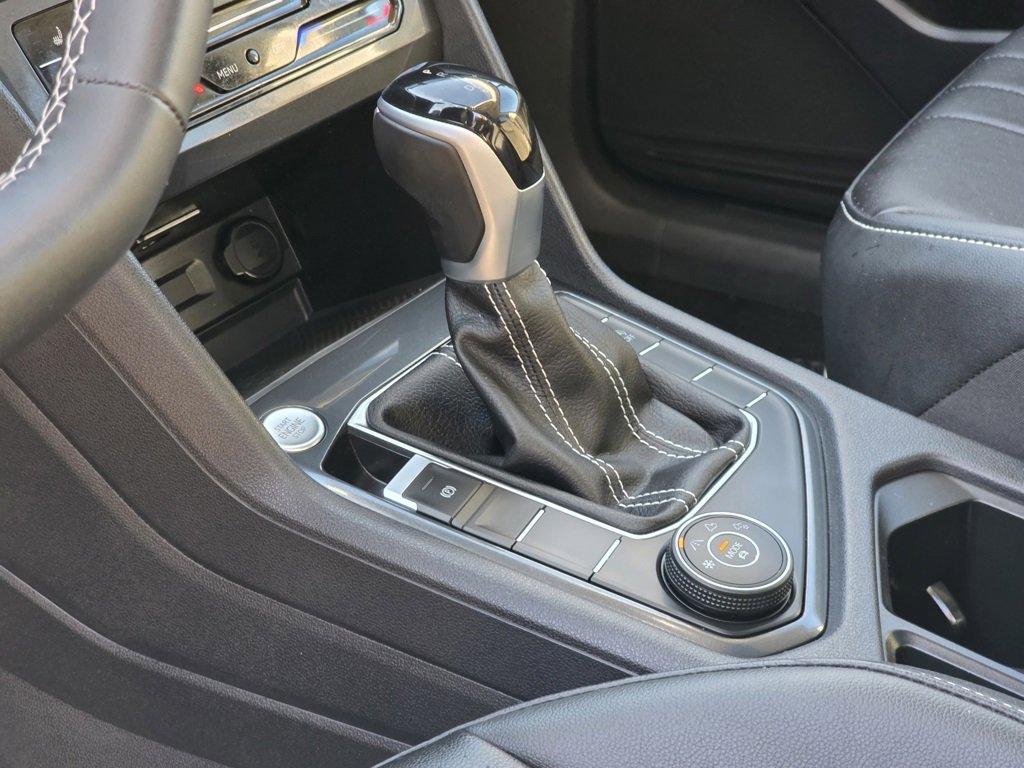 Used 2024 Volkswagen Tiguan SE image 21