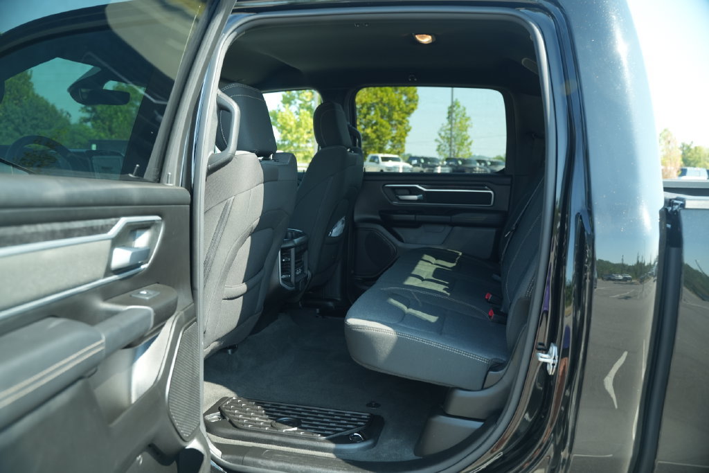 Used 2023 RAM 1500 Big Horn AWD/4WD image 15