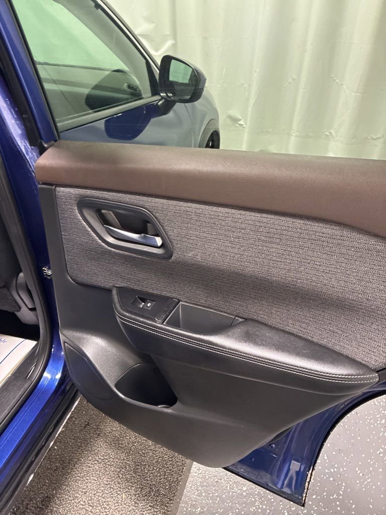 Used 2023 Nissan Rogue SV image 25