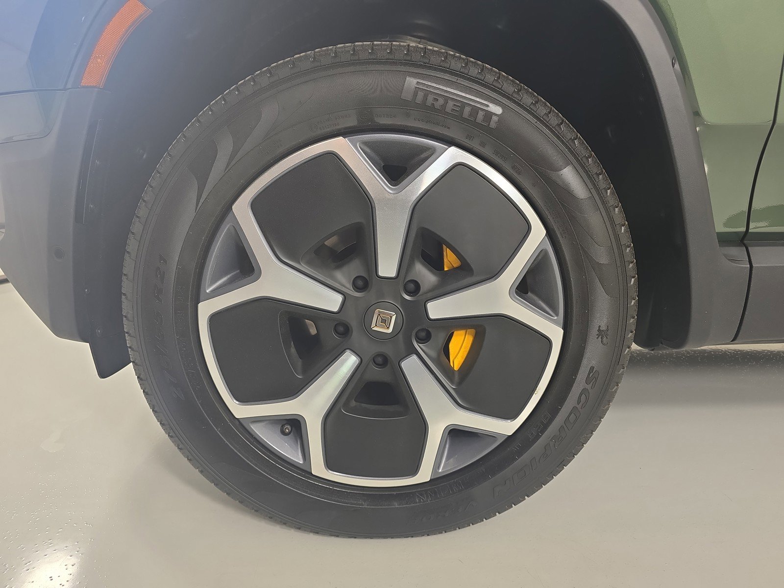 Used 2024 Rivian R1T Adventure AWD/4WD image 9