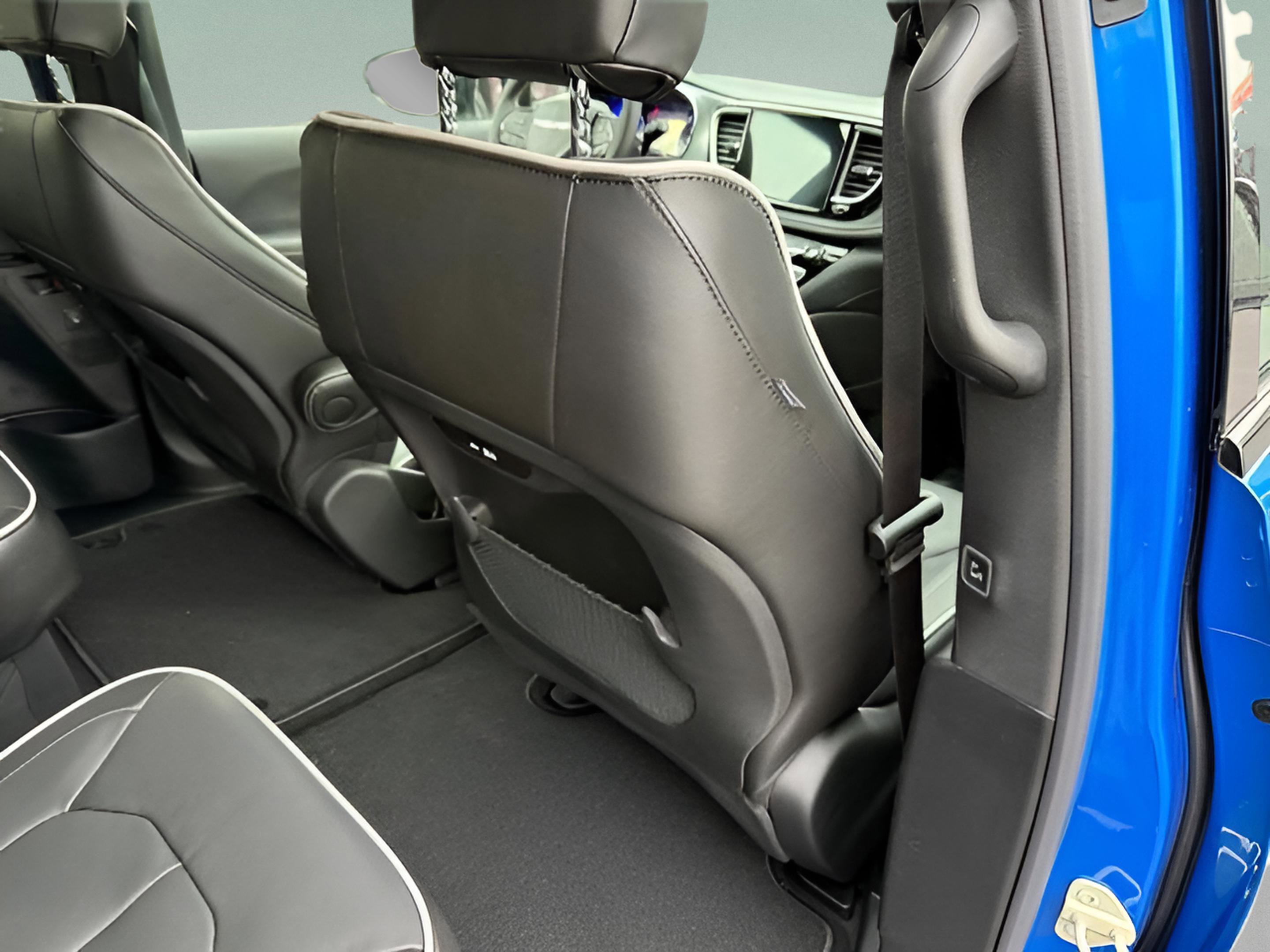 New 2026 Chrysler Pacifica Limited w/ S Appearance Package image 11