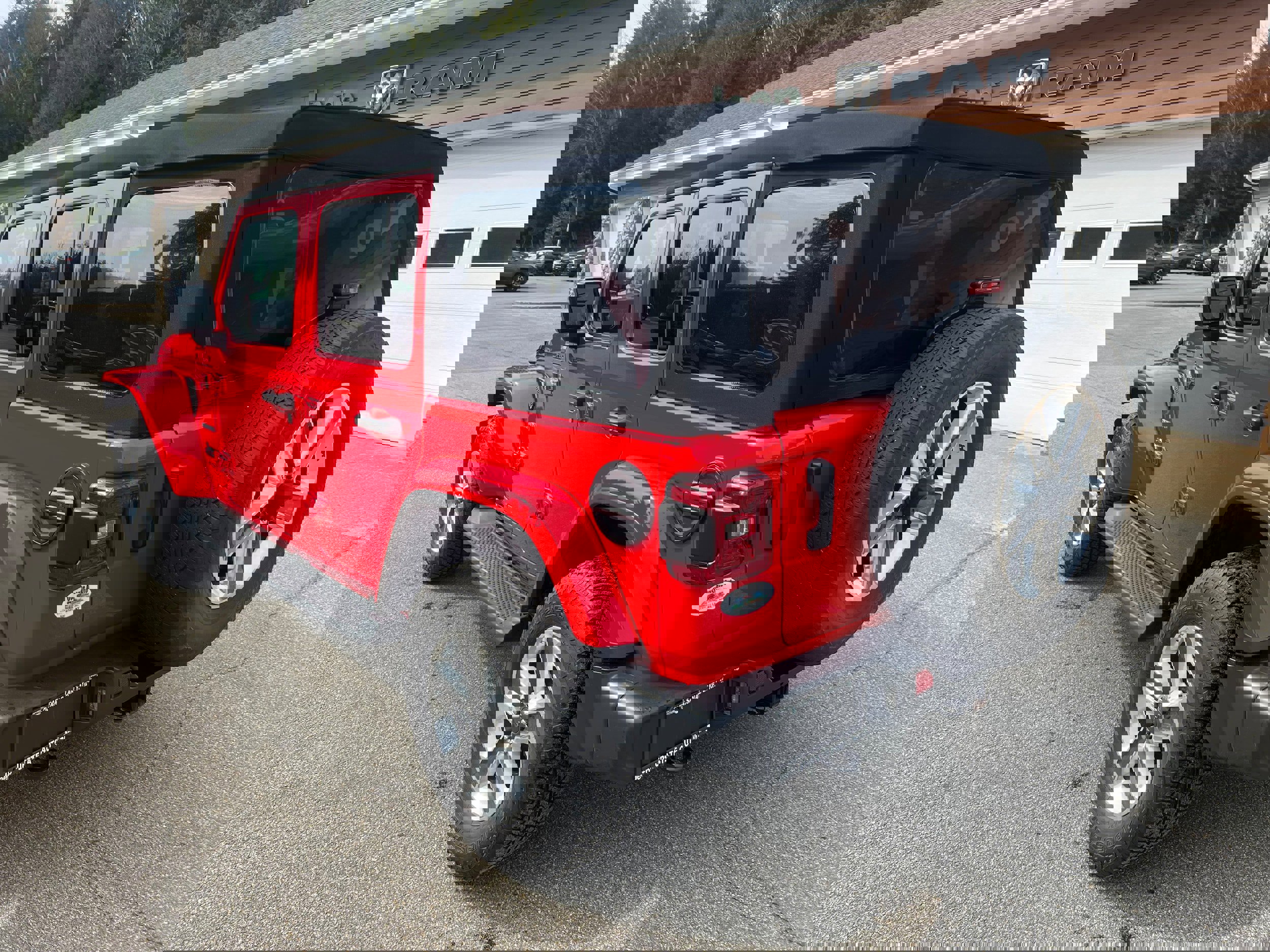 Used 2020 Jeep Wrangler Unlimited Sahara image 7