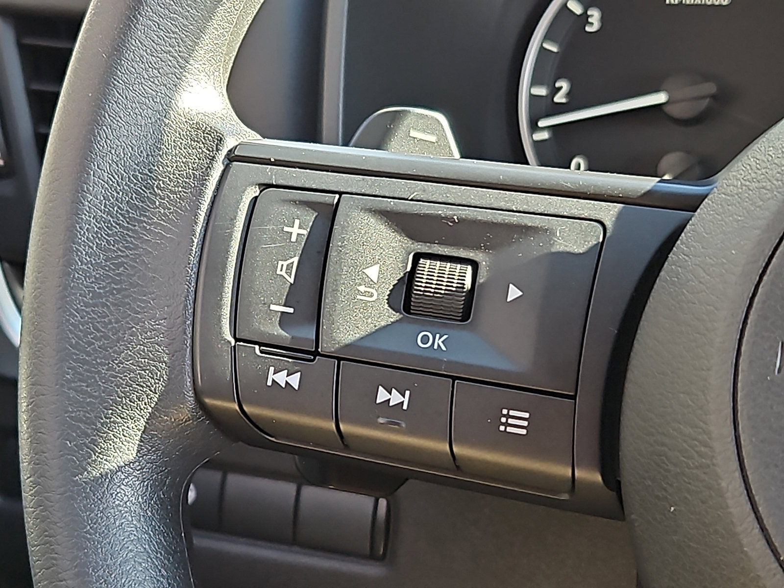 Certified 2024 Nissan Rogue SV AWD/4WD image 19