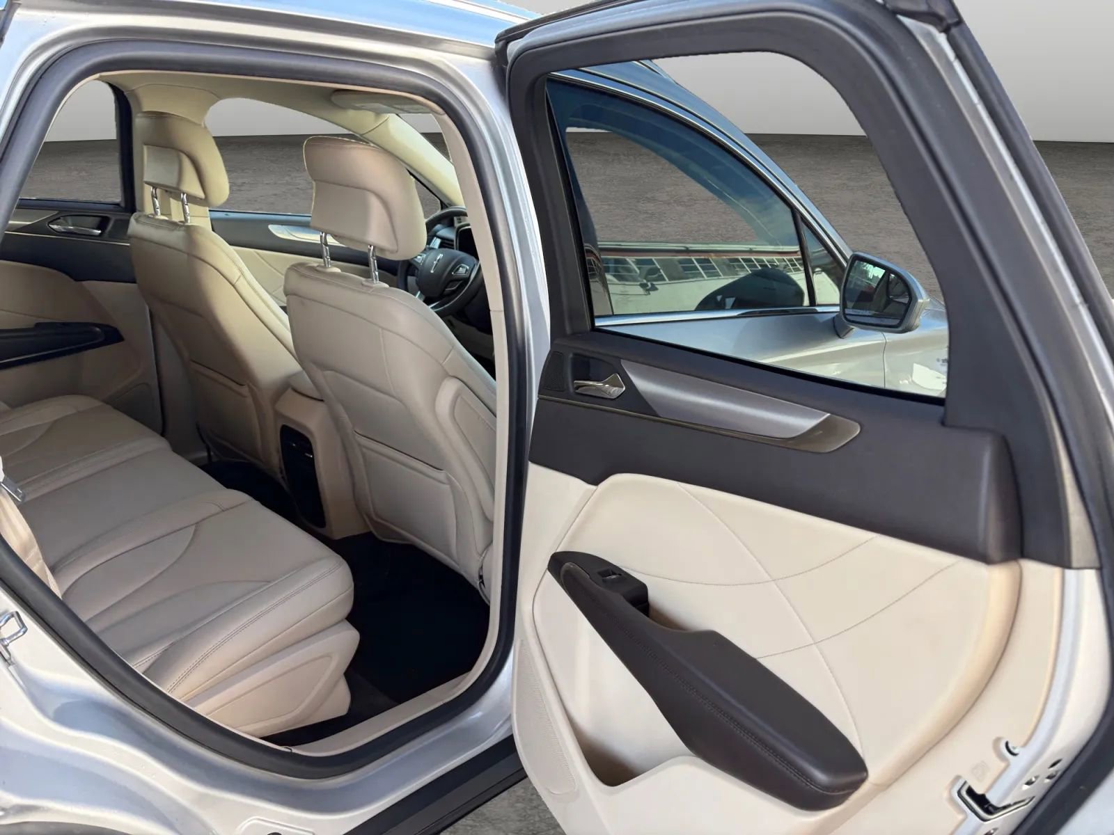 Used 2018 Lincoln MKC Premiere image 15