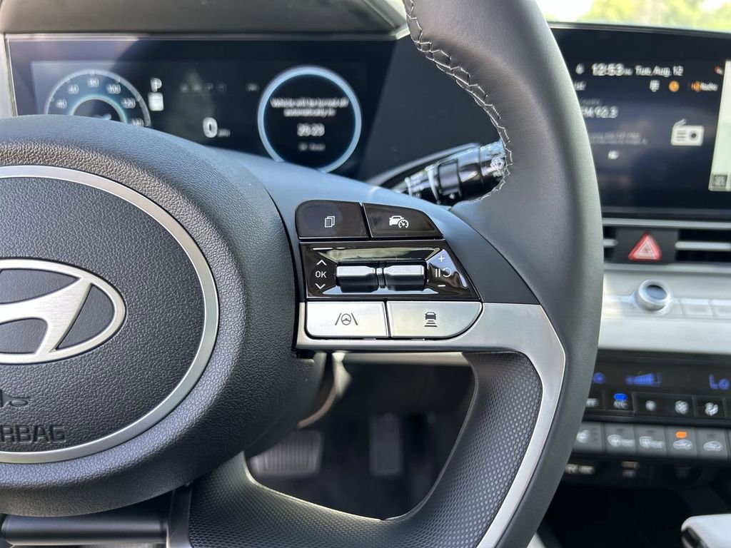 New 2025 Hyundai Elantra Limited image 28