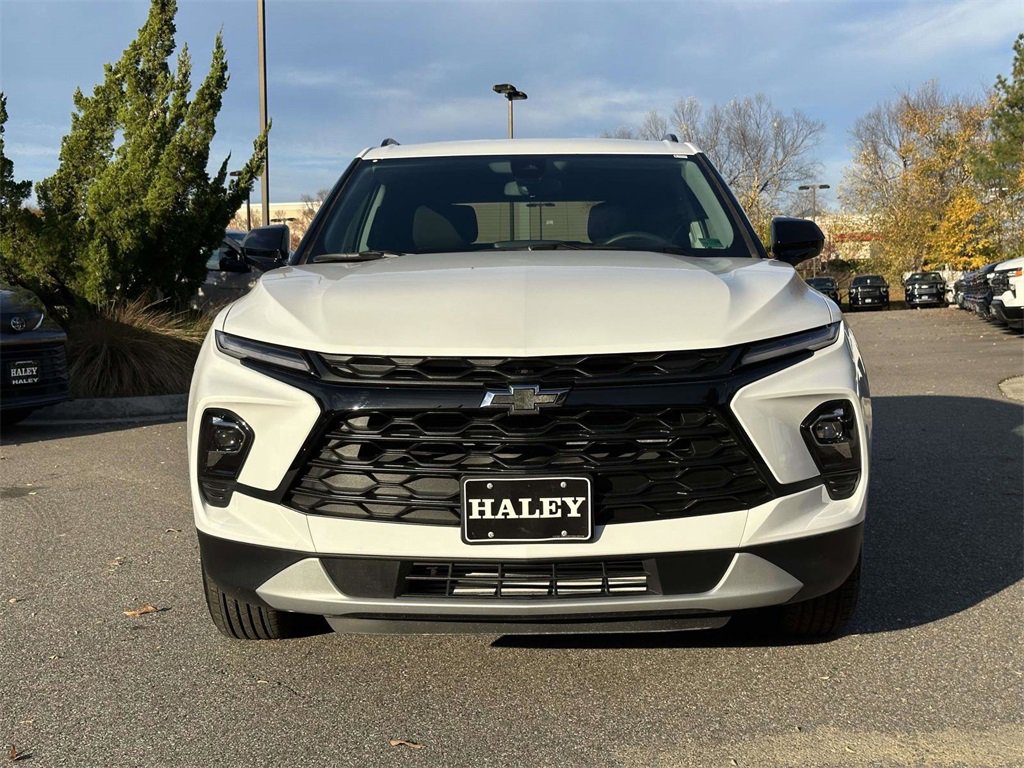 New 2025 Chevrolet Blazer LT w/ Midnight/Sport Edition image 24