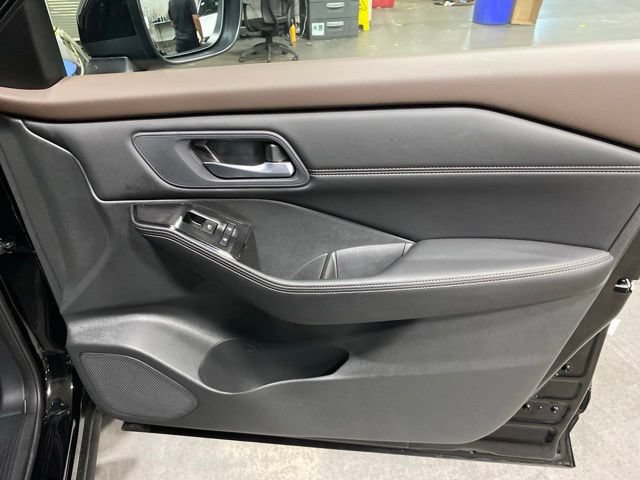 Certified 2023 Nissan Rogue SV w/ SV Premium B Package AWD/4WD image 18