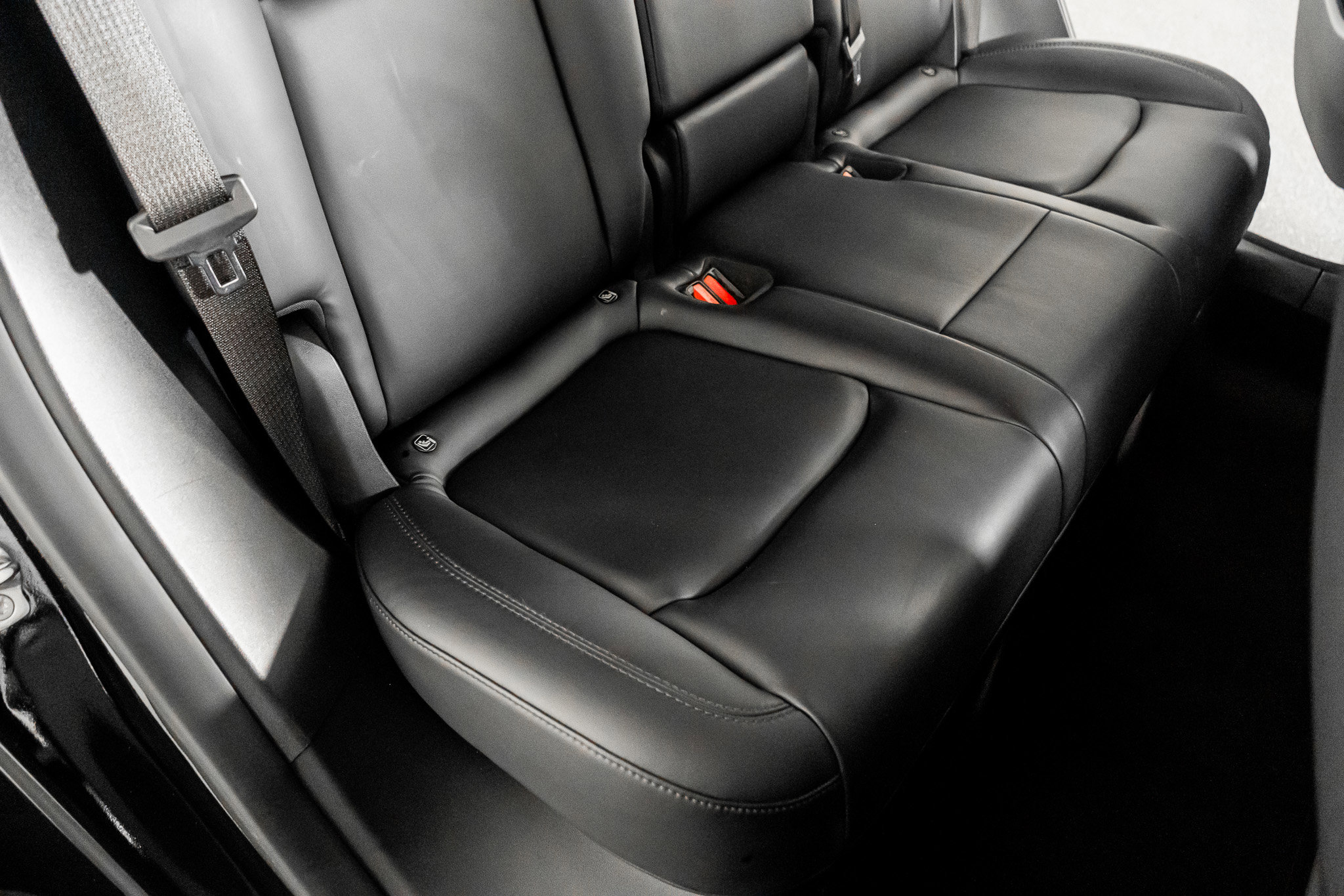 Used 2022 Tesla Model Y Long Range image 34