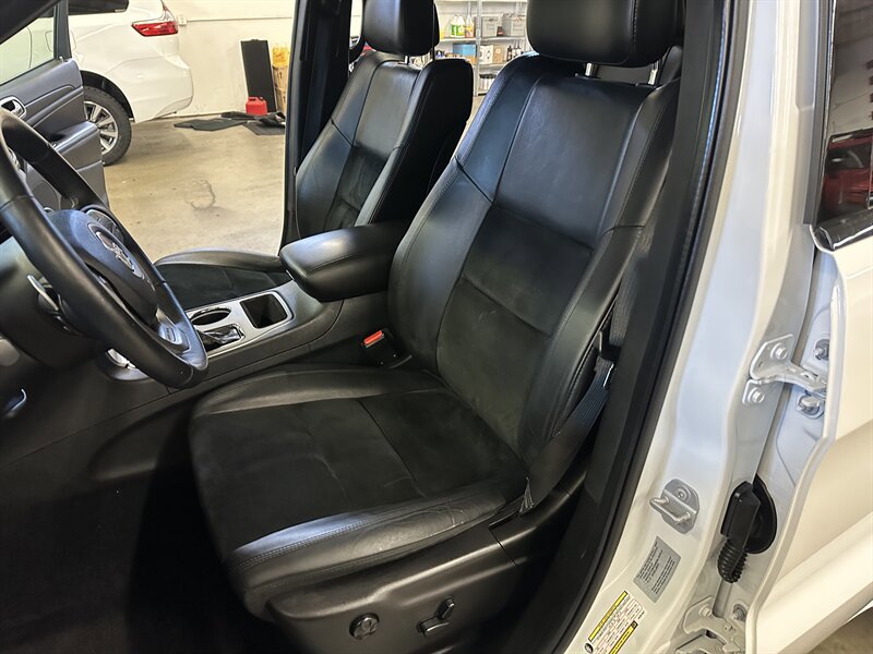 Used 2017 Jeep Grand Cherokee Altitude image 27