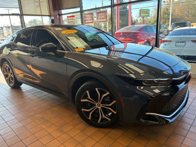 Used 2025 Toyota Crown XLE image 1