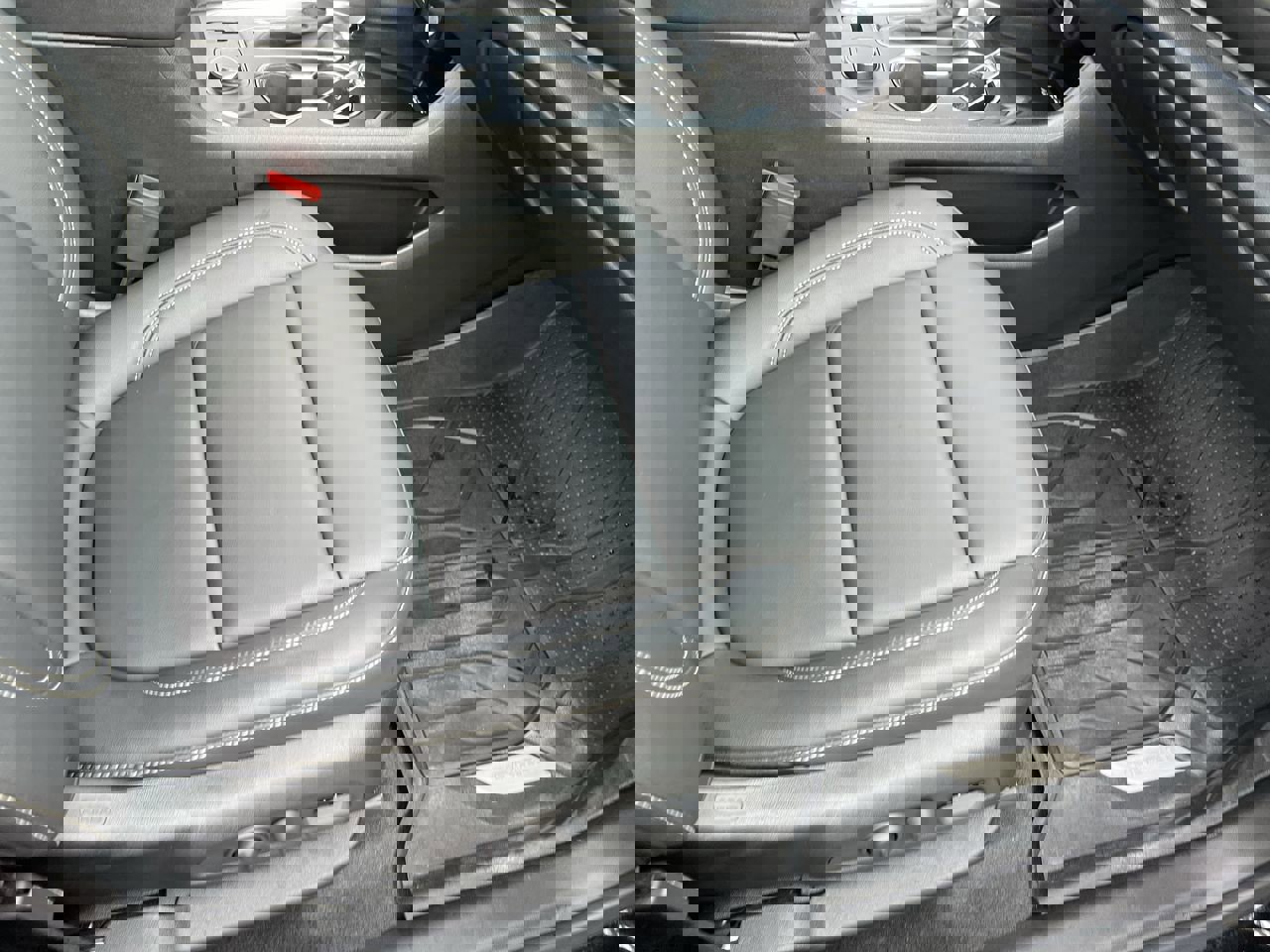 Used 2023 Chevrolet Traverse LT image 35