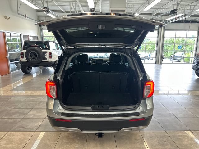 Used 2020 Ford Explorer XLT w/ Equipment Group 202A AWD/4WD image 30