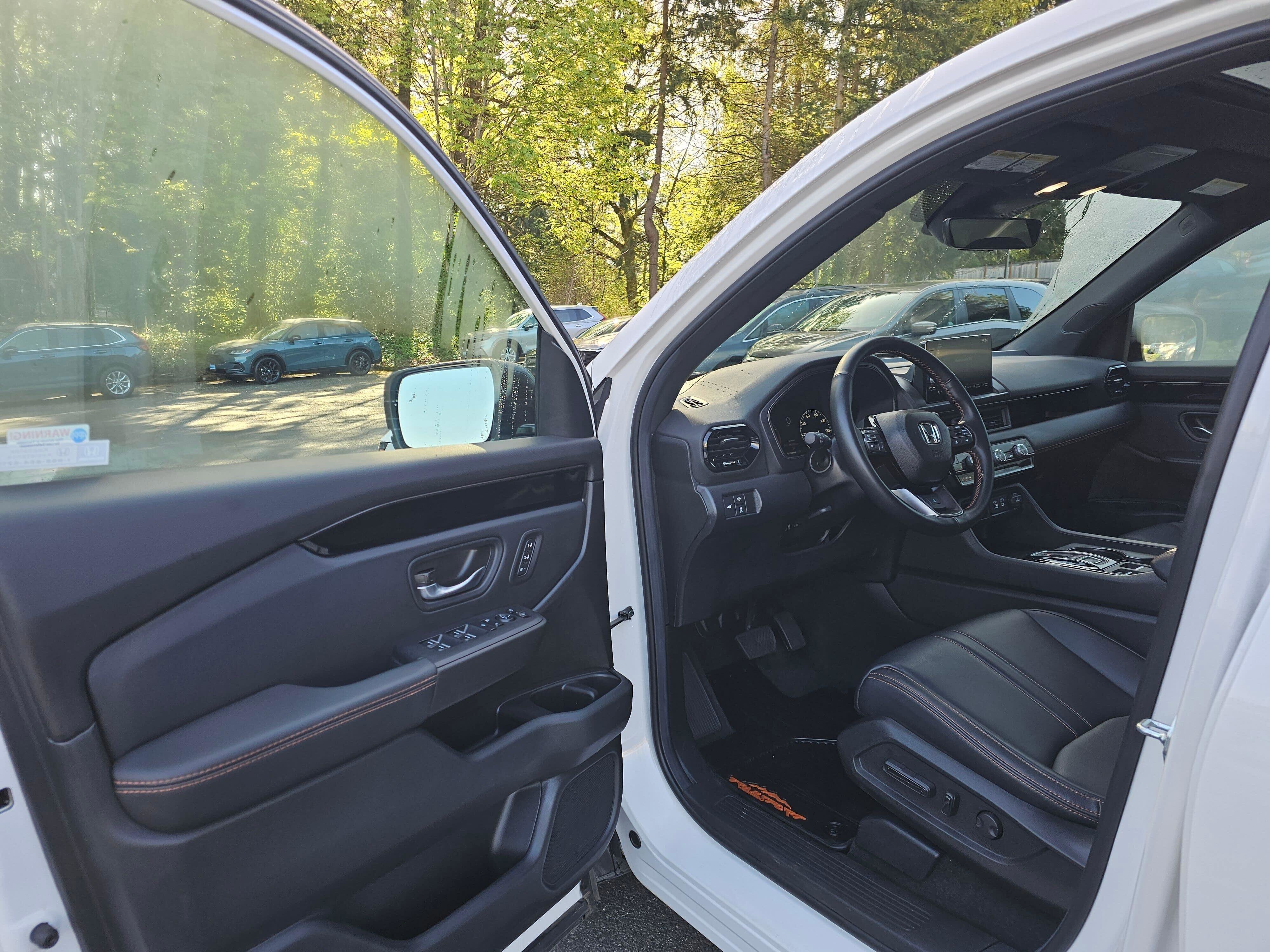 Used 2025 Honda Pilot TrailSport image 20