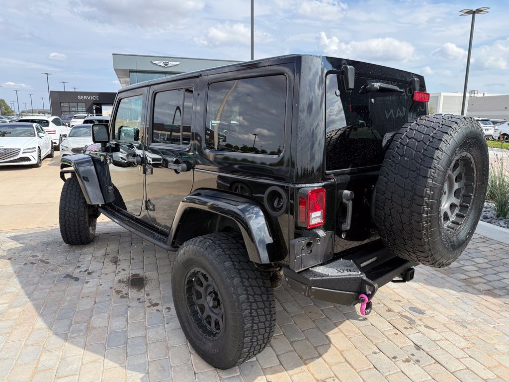 Used 2015 Jeep Wrangler Unlimited Rubicon w/ Connectivity Group AWD/4WD image 3