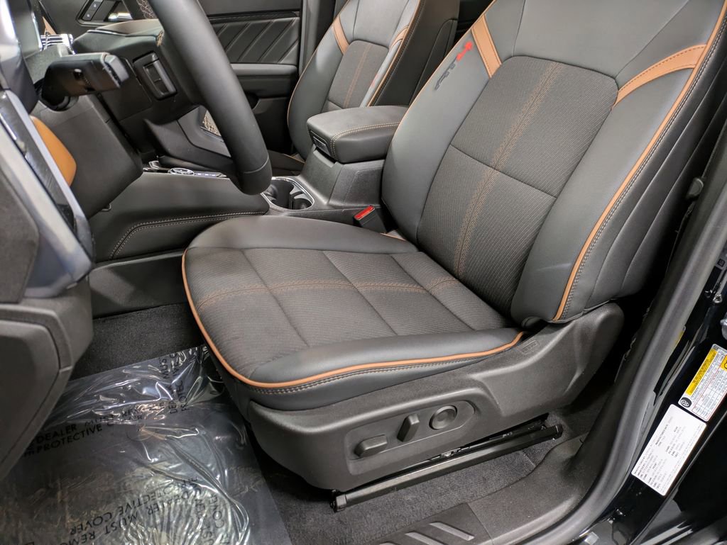 Used 2025 GMC Canyon AT4 image 12