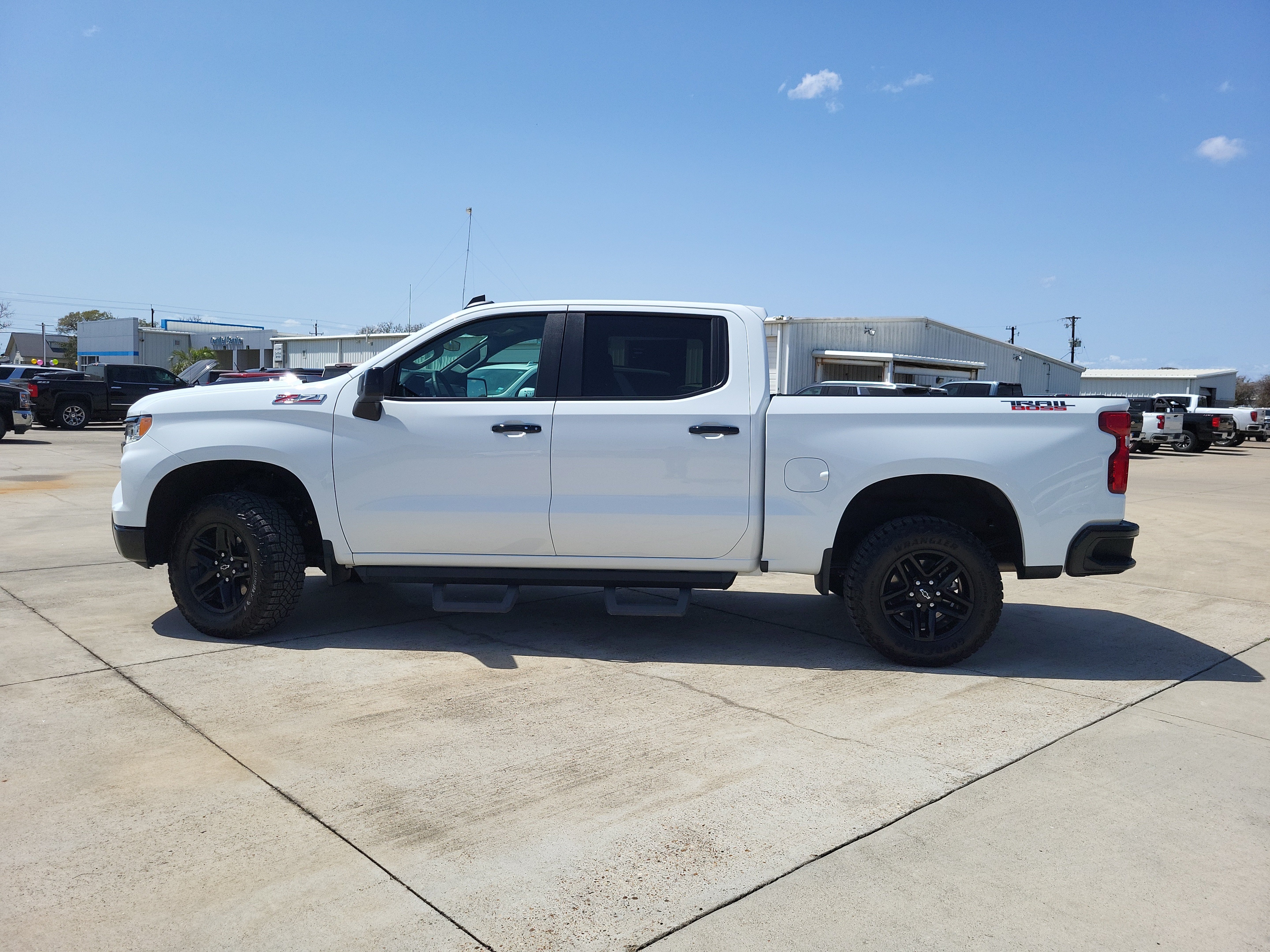 Used 2024 Chevrolet Silverado 1500 LT Trail Boss w/ Convenience Package II AWD/4WD image 8