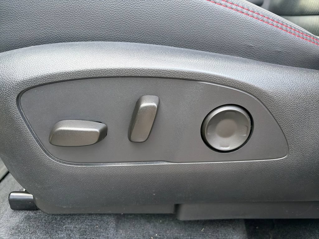 Used 2024 Chevrolet Traverse RS w/ LPO, Floor Liner Package FWD image 15