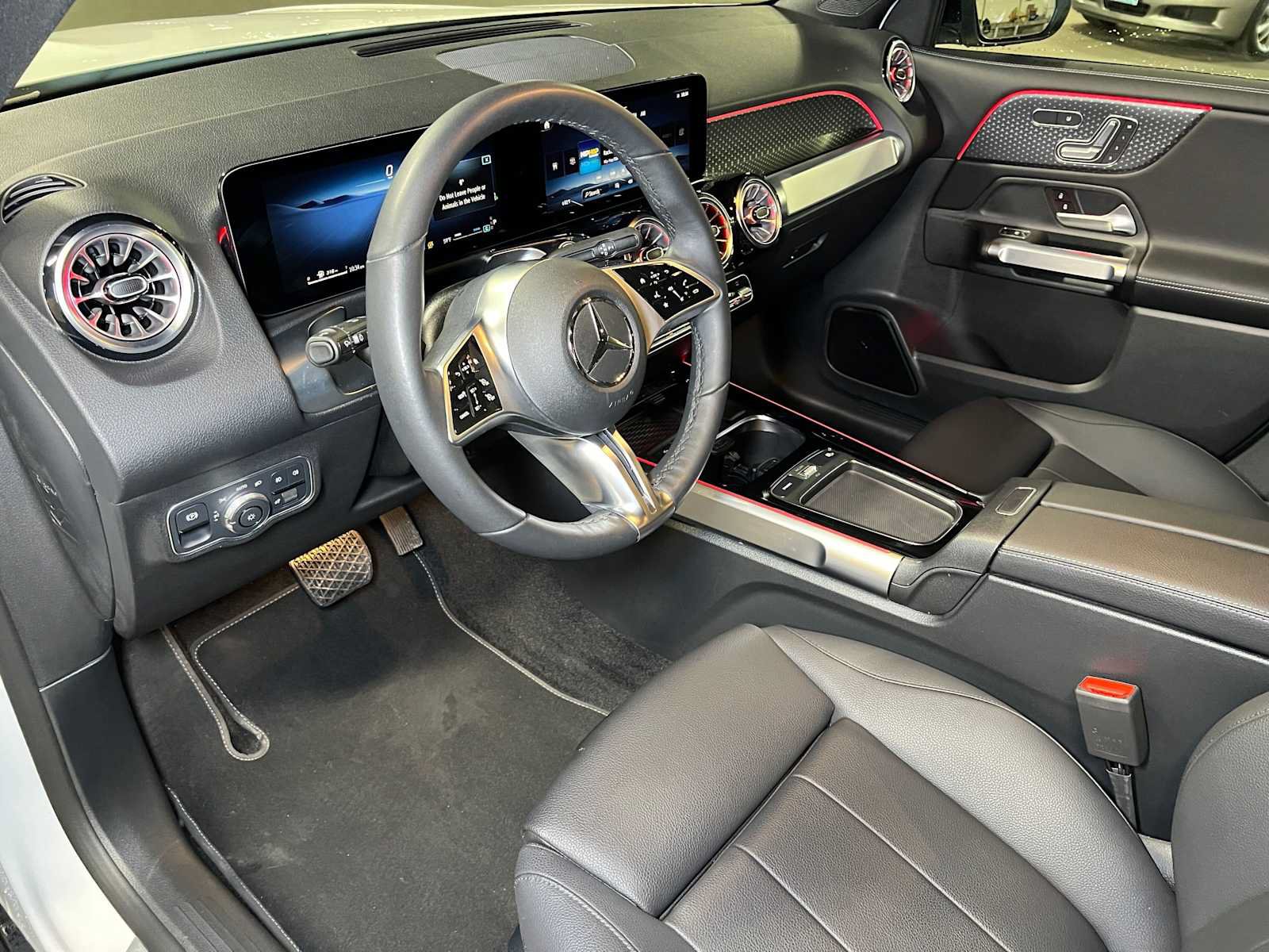 Used 2026 Mercedes-Benz GLB 250 4MATIC image 26