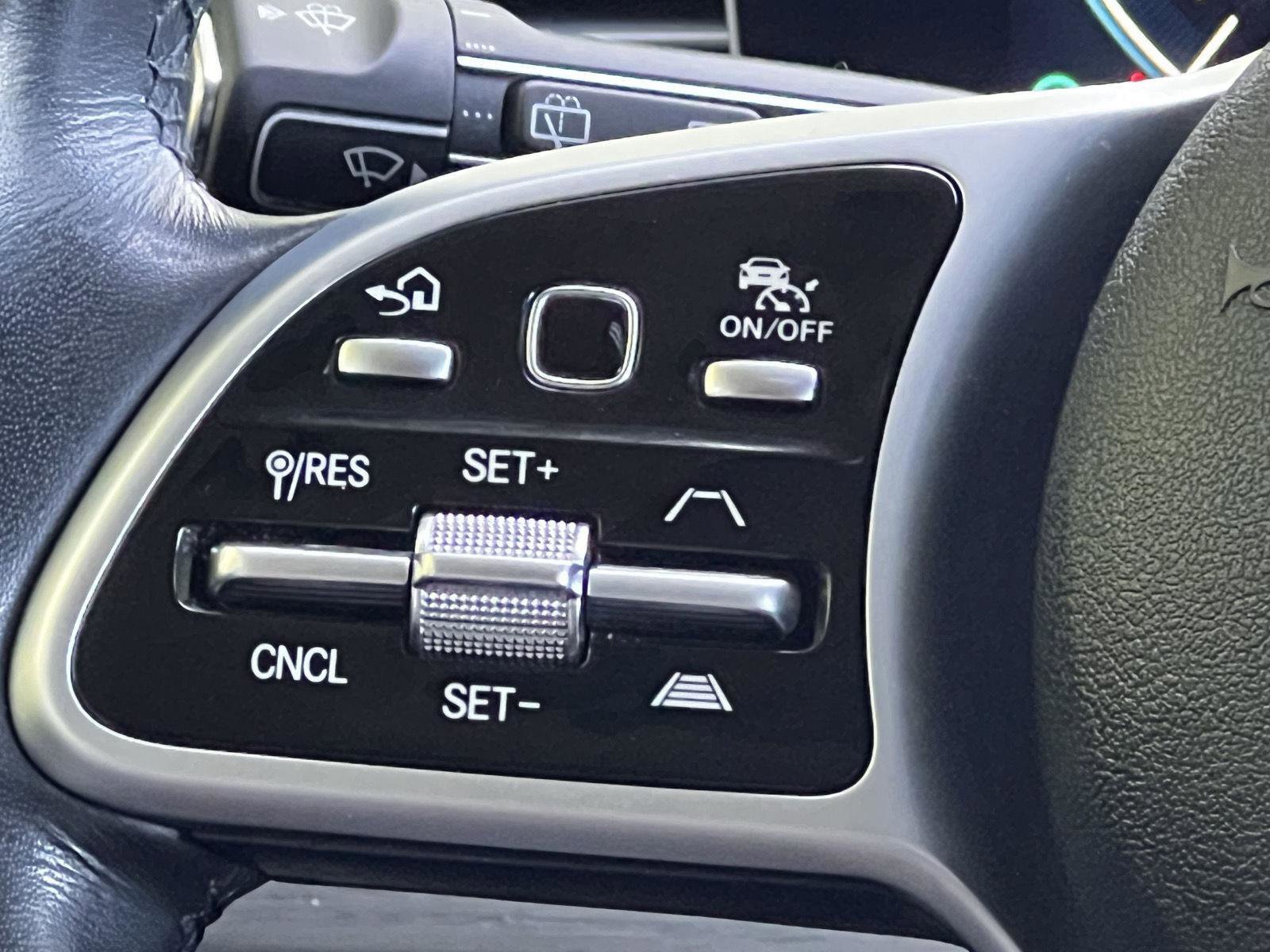 Used 2020 Mercedes-Benz GLE 450 4MATIC w/ AMG Line Exterior image 28