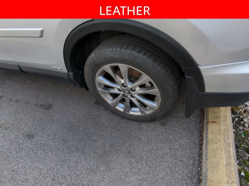 Used 2016 Toyota RAV4 Limited AWD/4WD image 5