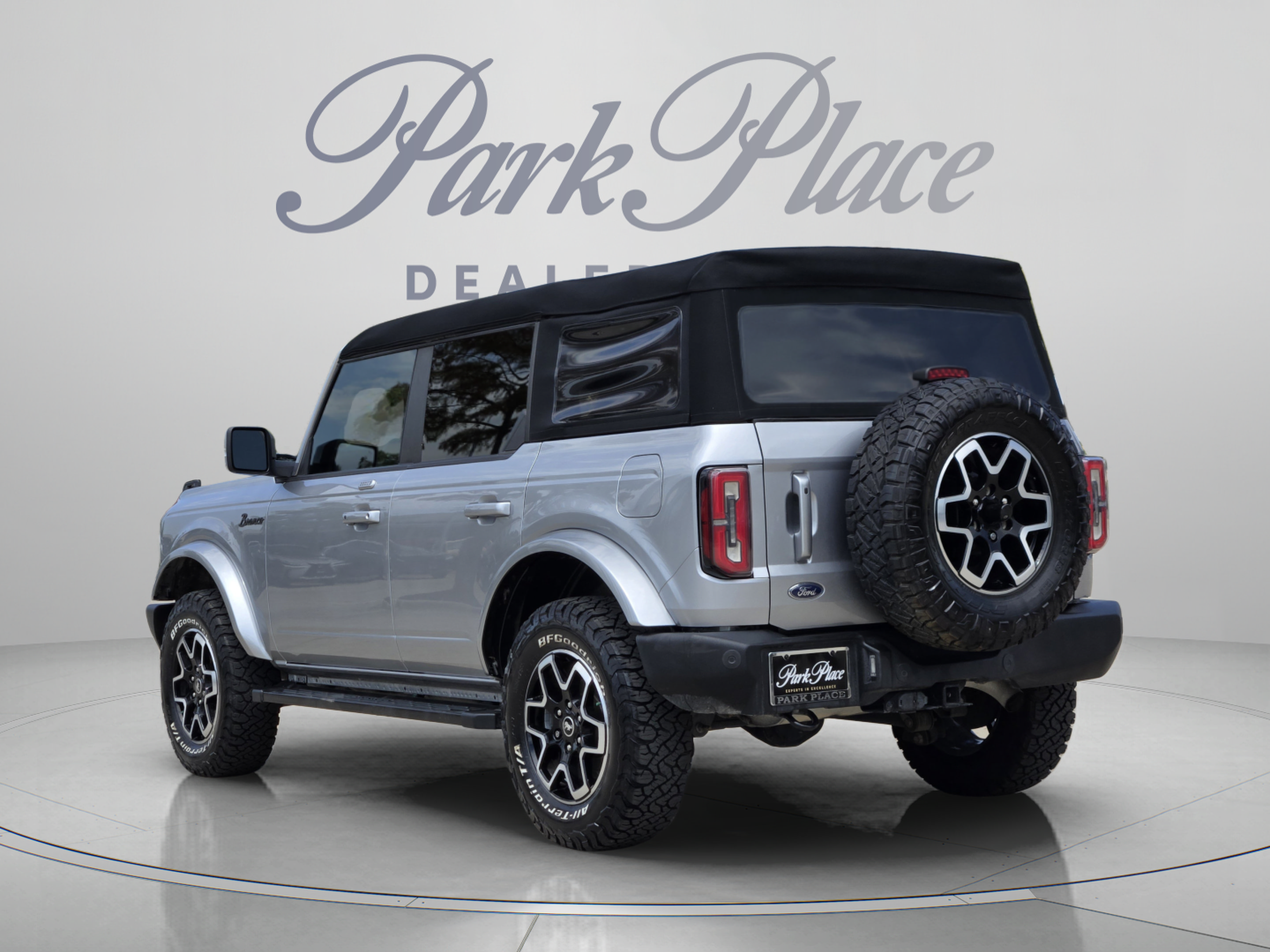 Used 2023 Ford Bronco Outer Banks AWD/4WD image 3