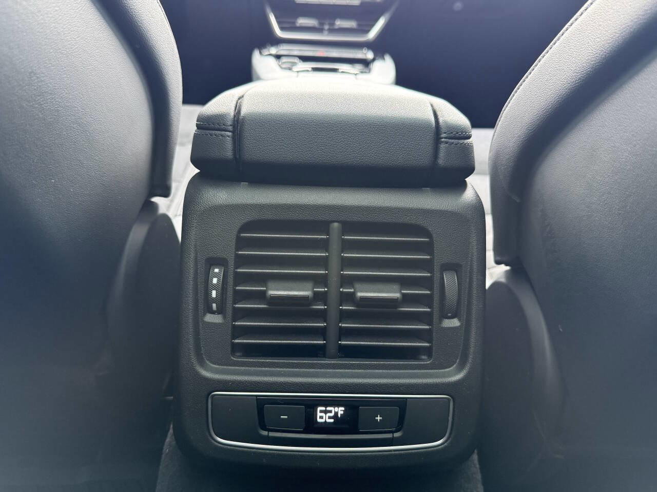 Used 2022 Audi e-tron GT Premium Plus image 29