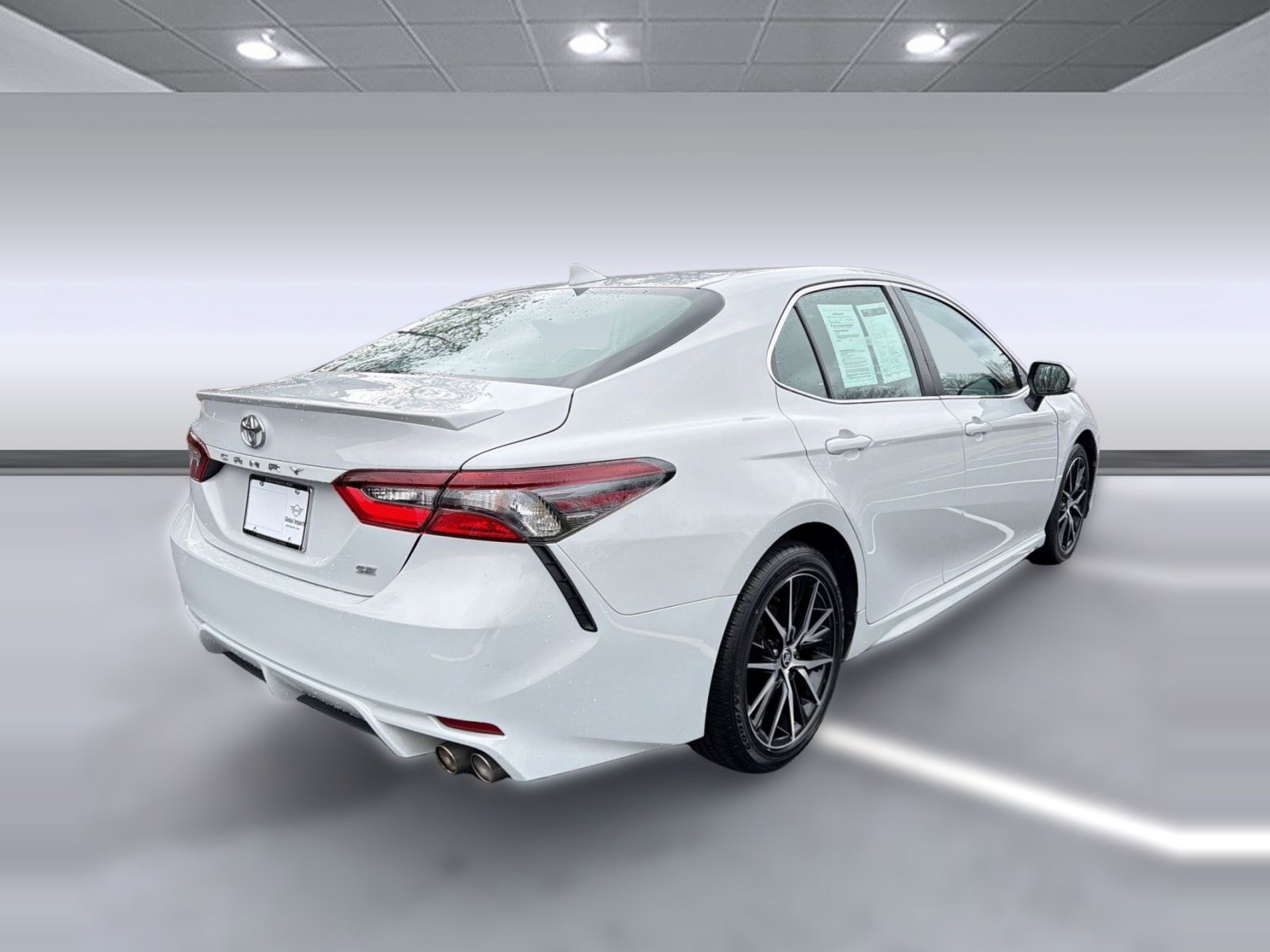 Used 2024 Toyota Camry SE image 9