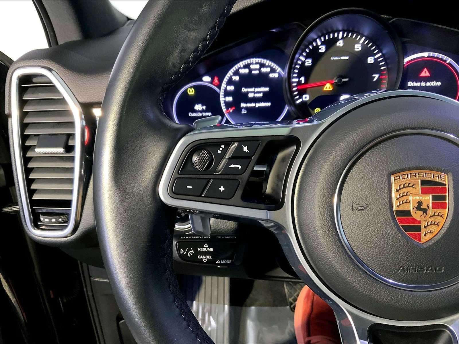 Certified 2022 Porsche Cayenne w/ Premium Package image 27