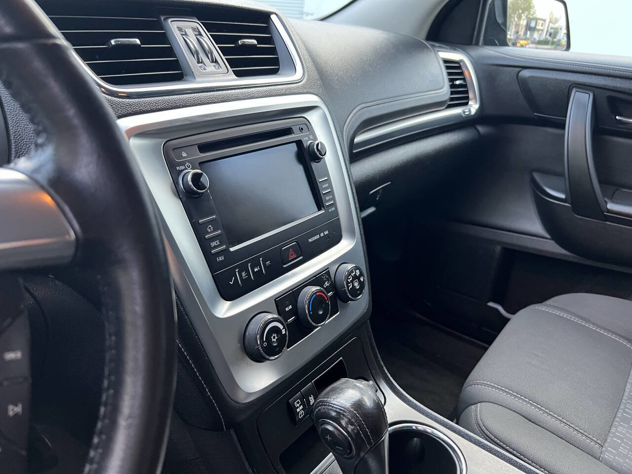 Used 2013 GMC Acadia SLE image 26